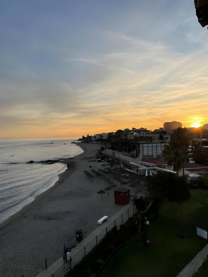 Apartment Aguamarina On The Beach Front Málaga Exteriör bild